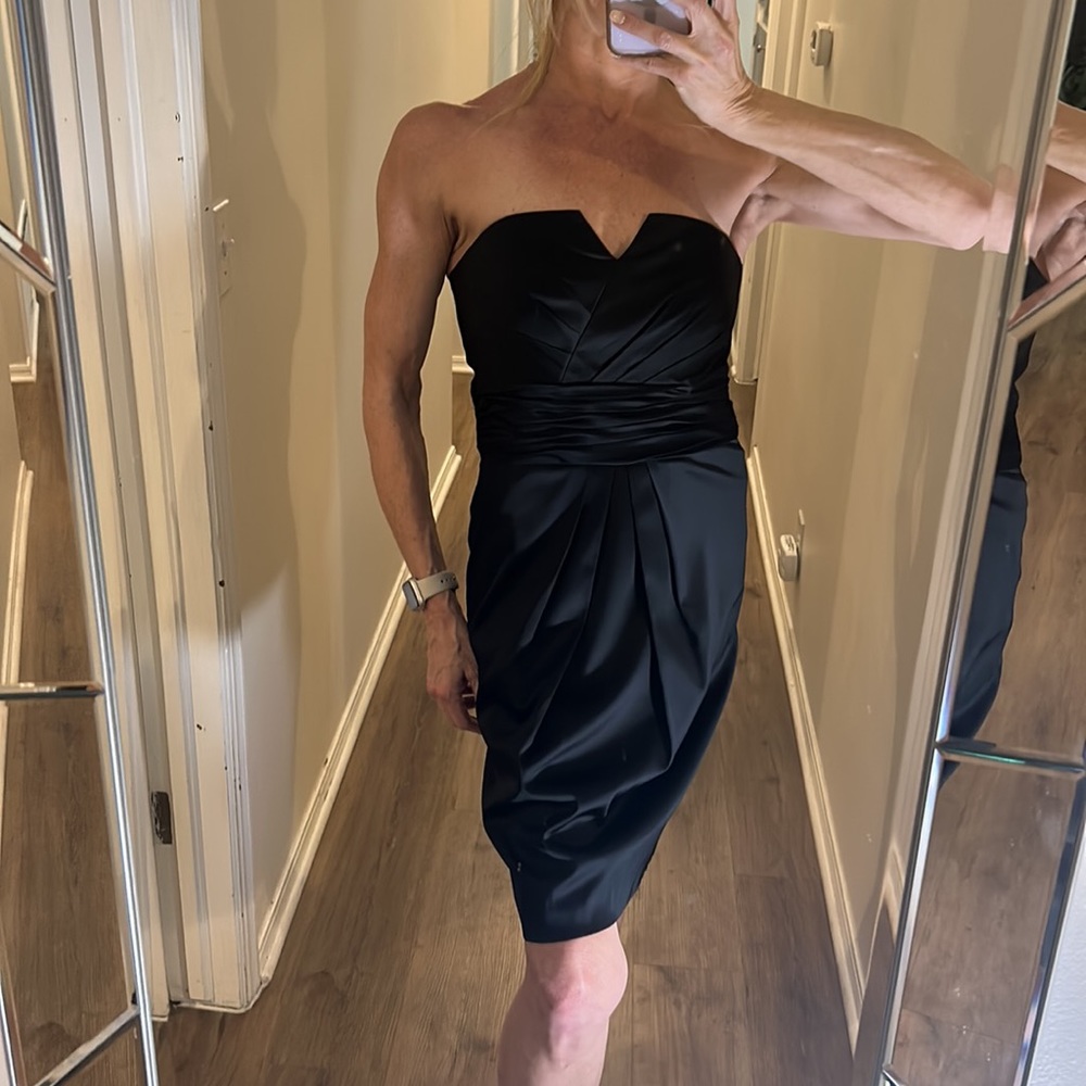 White House Black Market Strapless w front v neck cutout and pleats in front